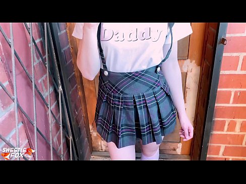 ❤️ Schoolgirl sucks a Dick go domhain agus fucks ionad ranganna. Gnéas ardchaighdeáin linn ﹏